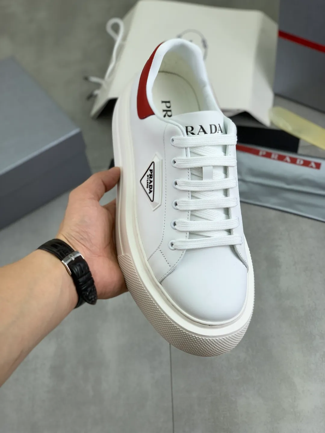 Men's shoes 💰P560💰[New style] popular models are on the official website, 🆘 Trendy brand (Prada) mainly promotes popular models, avant-garde and versatile fashion men's shoes private version mold opening, cowhide surface splicing 1:1.. Fashionable and simple, original imported cowhide lining cowhide feet; the atmosphere and personality are more fashionable, eye-catching and pursuing class. It will subvert the old idea and be a must-have for fashionistas with you! Must keep it for yourself! Tall and comfortable, large and low, high-end quality workmanship. Number of yards: 38-45 4️⃣optional.